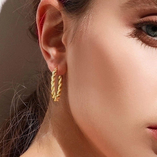 1 Pair Simple Style C Shape 18k Gold Plated Hoop Earrings Ear Studs